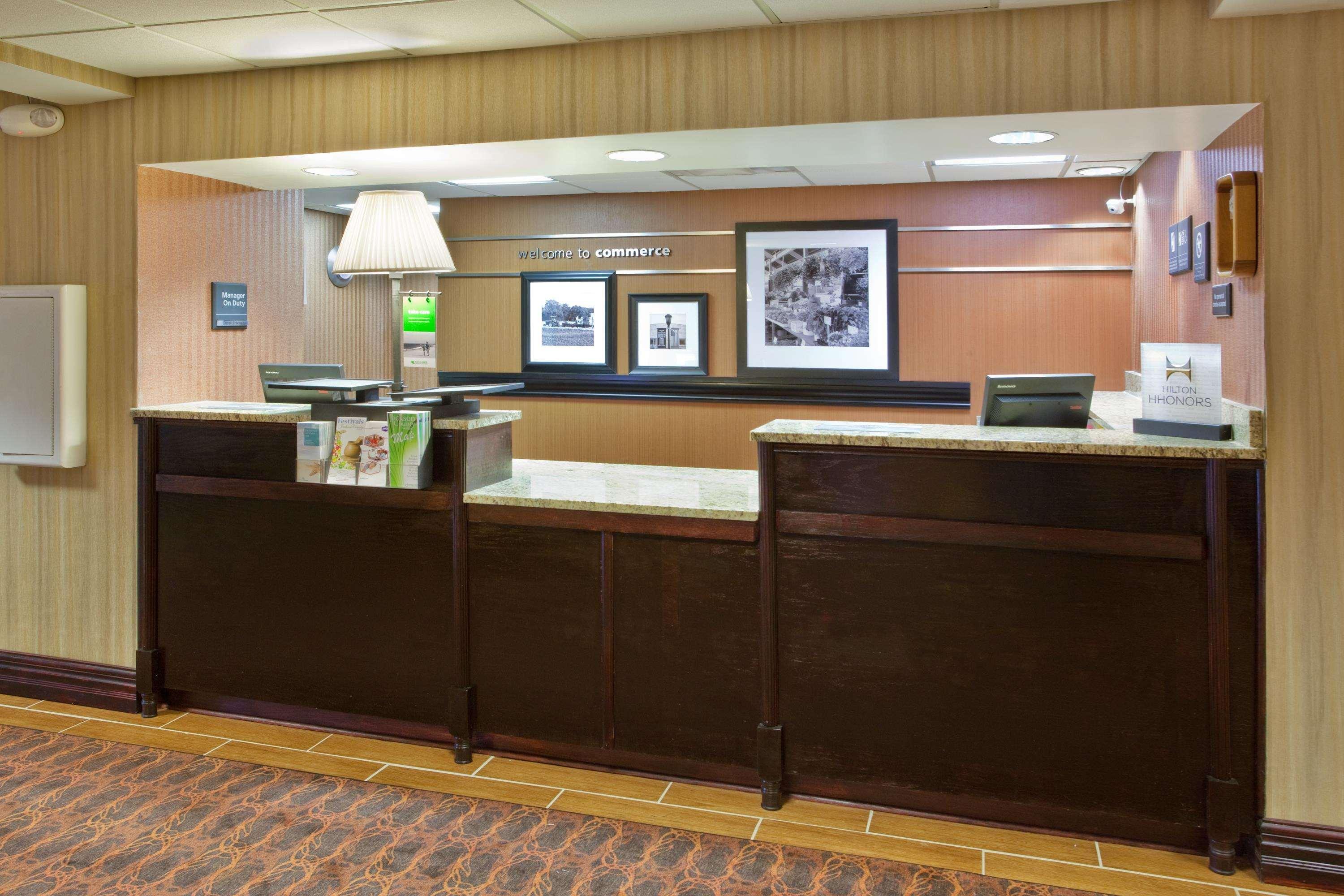 Hampton Inn Commerce Esterno foto