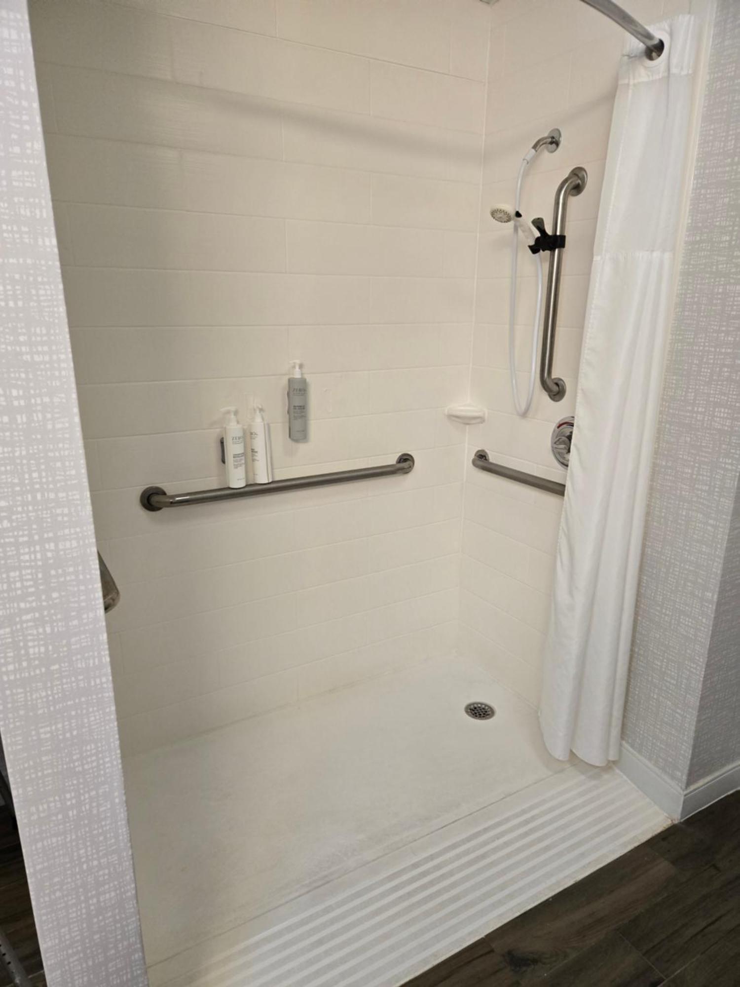 Hampton Inn Commerce Esterno foto